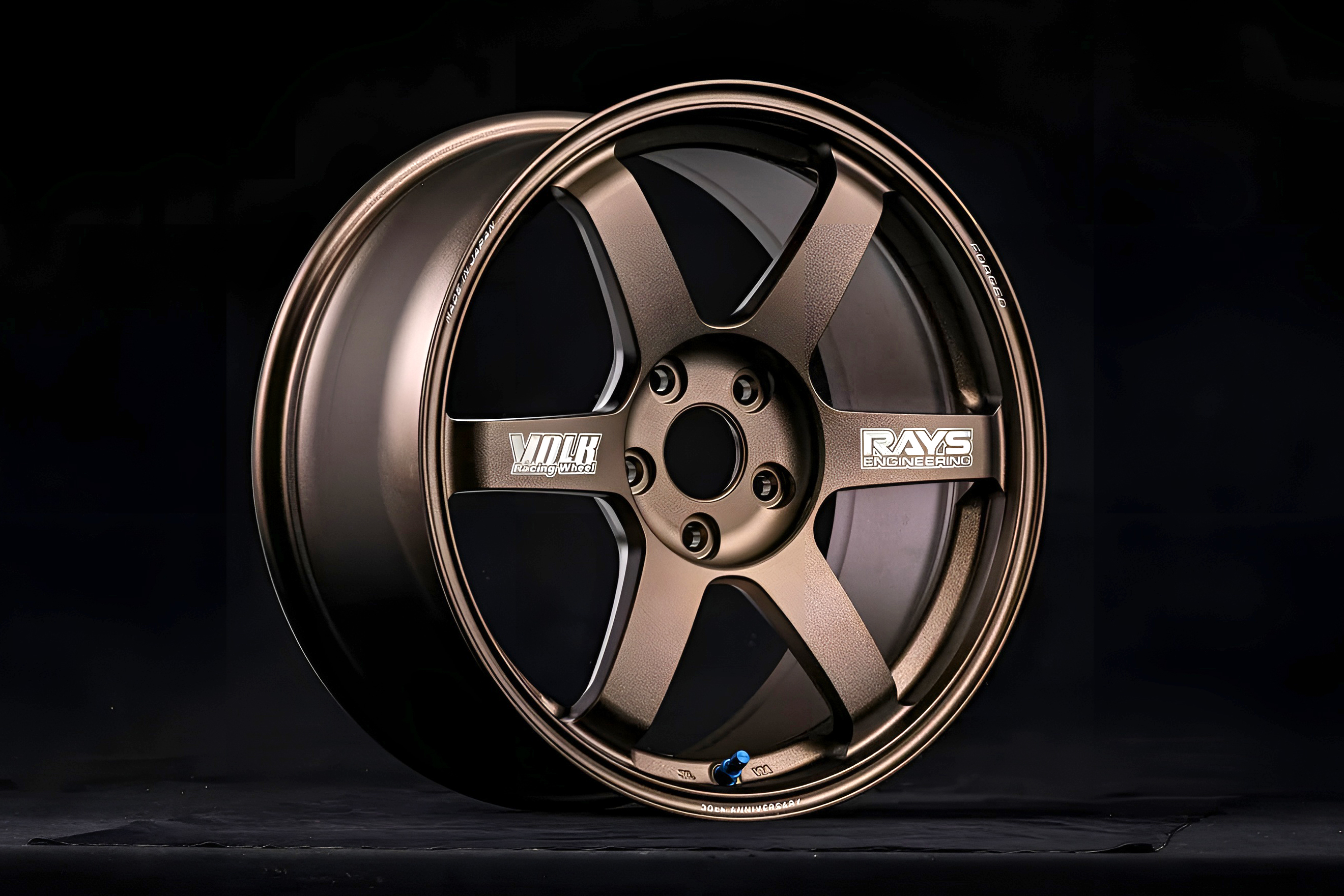 定番にして頂点！」“ボルクレーシングTE37”30周年記念モデルのすべて