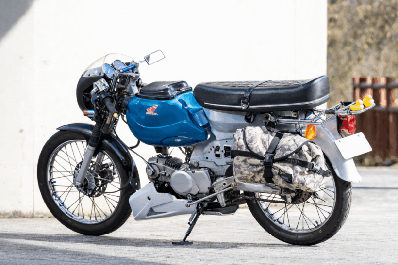 DIY感がなんとも楽しいカフェレーサー!スーパーカブのカスタムは遊ん DIY感がなんとも楽しいカフェレーサー!スーパーカブのカスタムは遊ん