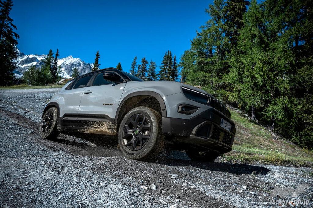 ４種類のドライブモードが選択できる「セレクテレイン」とリアモーターのリデューサーによって高い走破性を実現する。