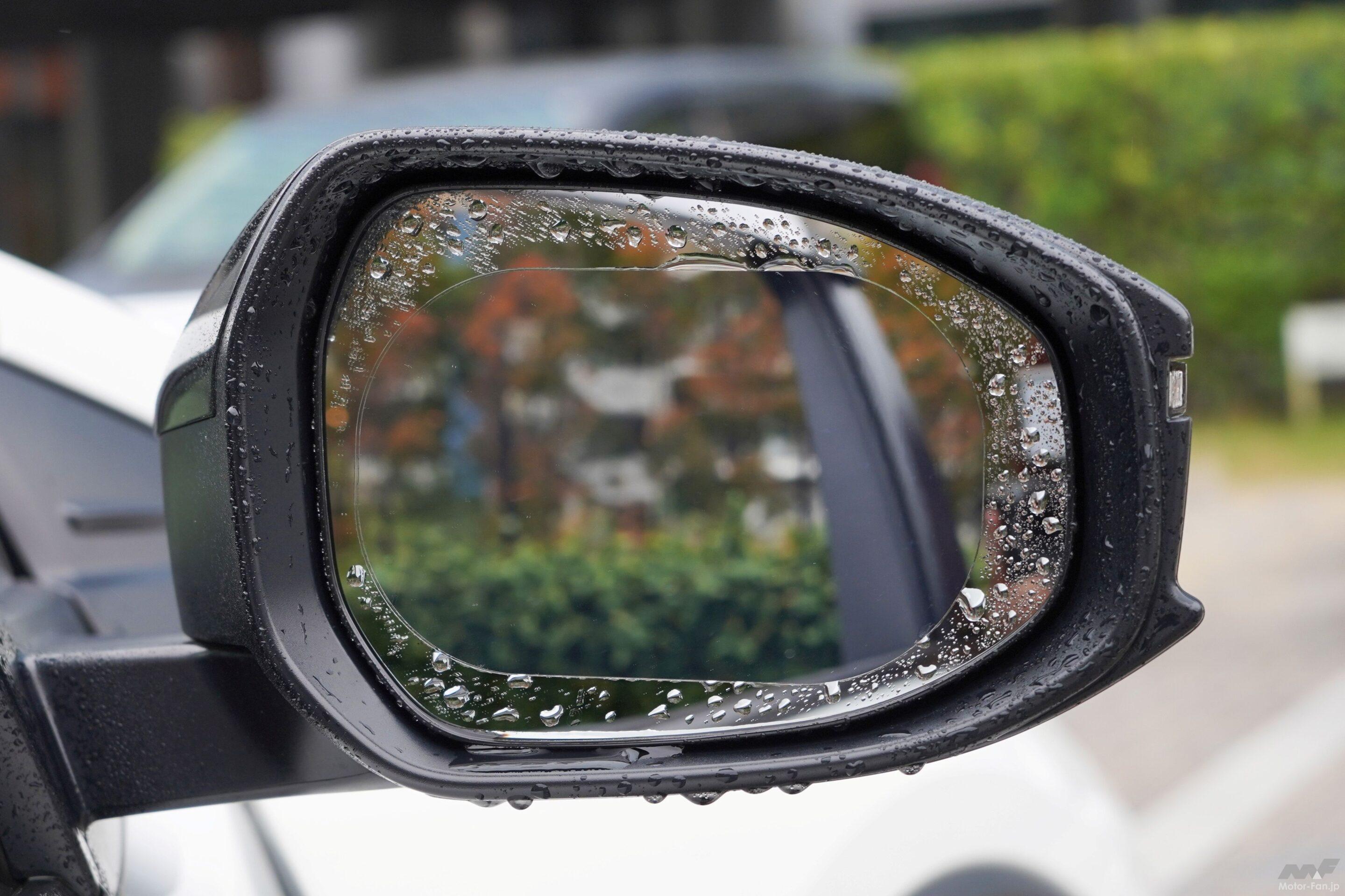 水滴ゼロで視界クリア、貼るだけで雨の日の運転が激変! オートバックス 