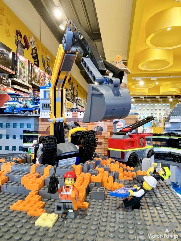 ショベルカーが掘り当てたのは、マグマ！電車を飲み込もうとするサメが出現！