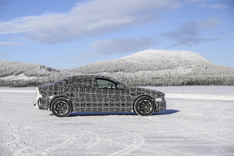 スウェーデン・アルイェプローグで行われた、フル電動新型セダン「BMW i3」の寒冷地テスト。