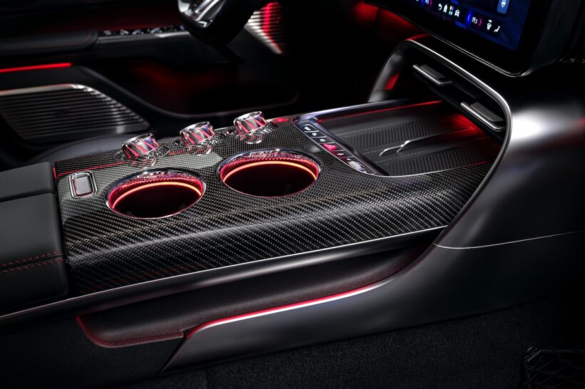 フル電動GT「メルセデス AMG GT 4ドアクーペ」のインテリア。