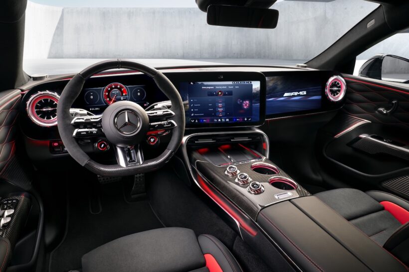 フル電動GT「メルセデス AMG GT 4ドアクーペ」のインテリア。