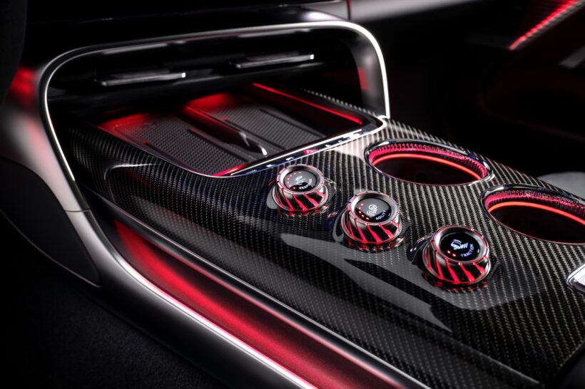 フル電動GT「メルセデス AMG GT 4ドアクーペ」のインテリア。