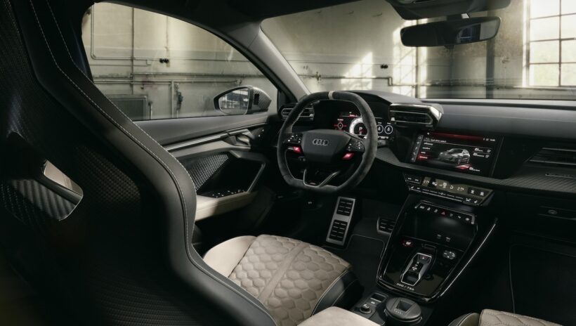「アウディ RS 3 コンペティション リミテッド」のインテリア。