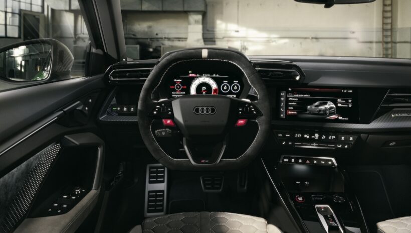 「アウディ RS 3 コンペティション リミテッド」のインテリア。