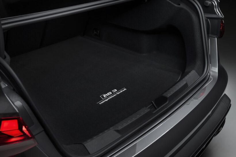 「アウディ RS 3 コンペティション リミテッド」のインテリア。