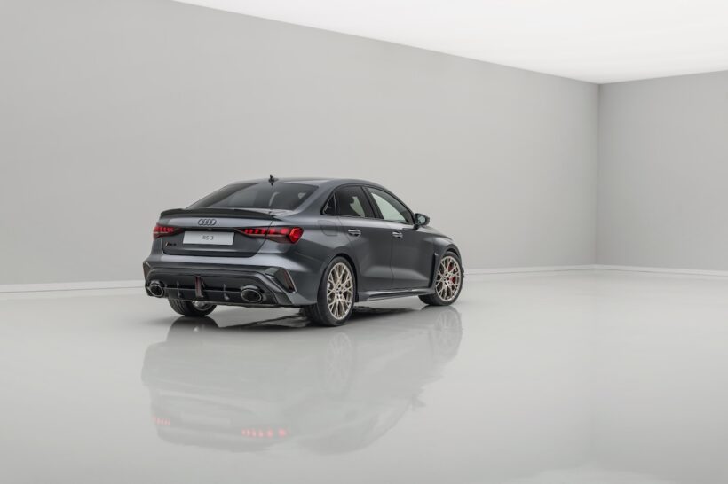 「アウディ RS 3 セダン コンペティション リミテッド」のエクステリア。