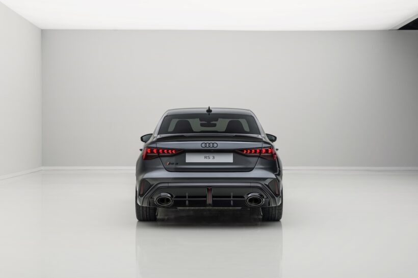 「アウディ RS 3 セダン コンペティション リミテッド」のエクステリア。