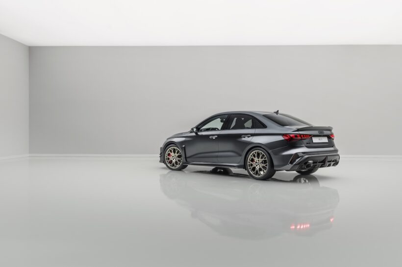 「アウディ RS 3 セダン コンペティション リミテッド」のエクステリア。