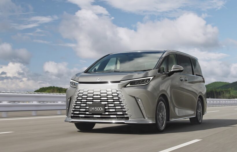 レクサスの最上級MPV「LM」が一部改良を実施し、“おもてなし”機能が大幅な向上を果たした。