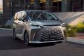 レクサスの最上級MPV「LM」が一部改良を実施し、“おもてなし”機能が大幅な向上を果たした。
