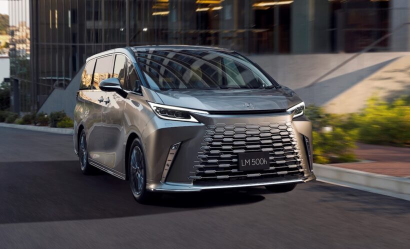 レクサスの最上級MPV「LM」が一部改良を実施し、“おもてなし”機能が大幅な向上を果たした。