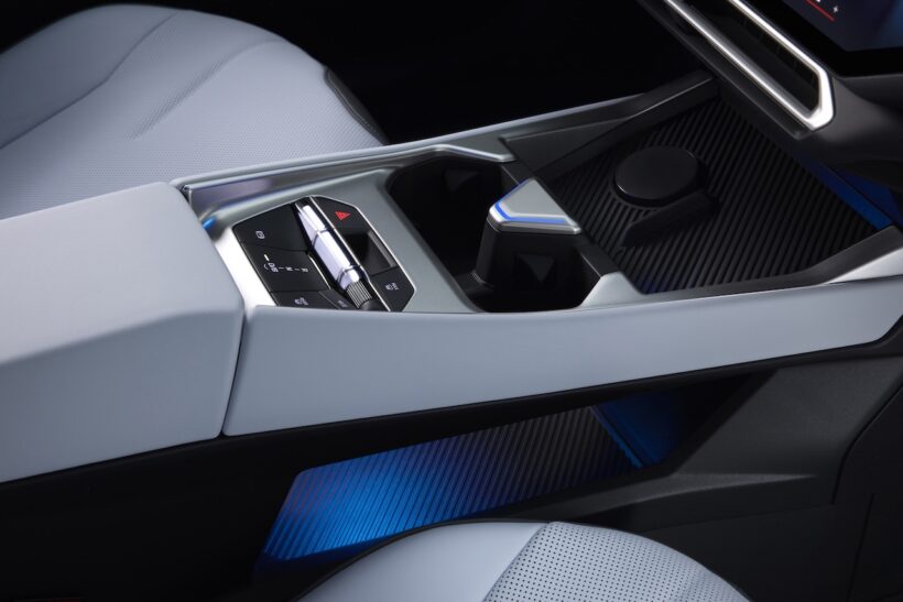新型フル電動セダン「BMW i3 50 xDrive」のインテリア。
