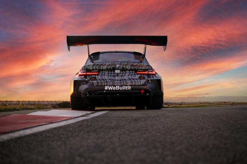 「BMW M3 ツーリング 24H」の走行シーン。
