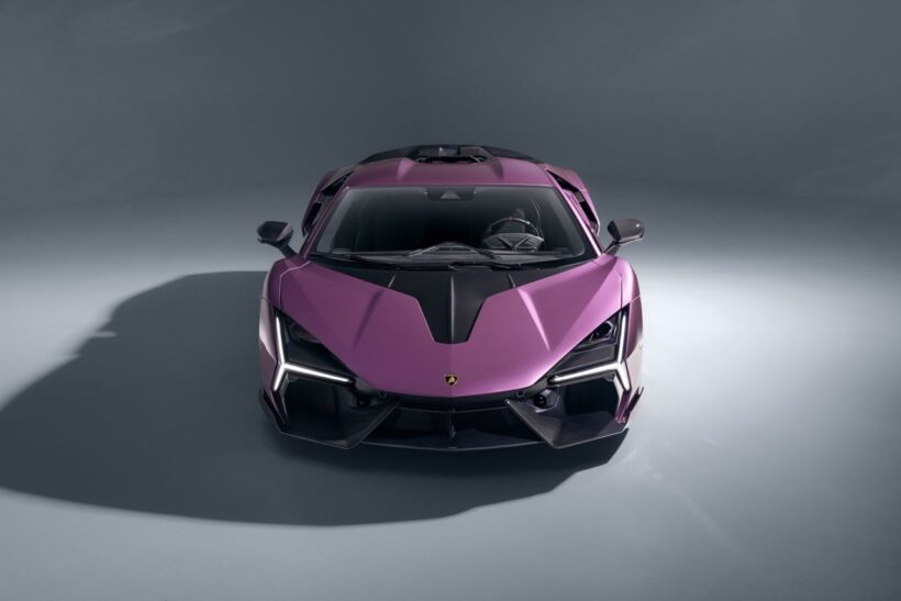 ノヴィテックのカーボンファイバー製パーツが装着された「ランボルギーニ レヴエルト」。