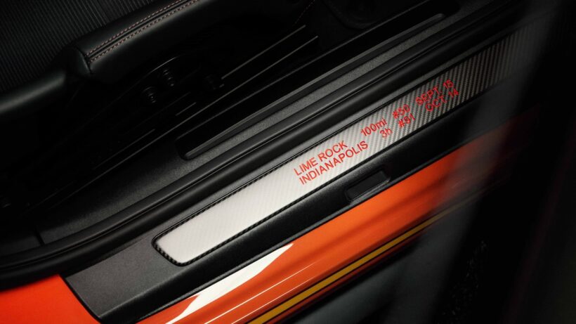 キャメルGTチャレンジ仕様を再現した「ポルシェ 911 S/T」の専用ディテール。