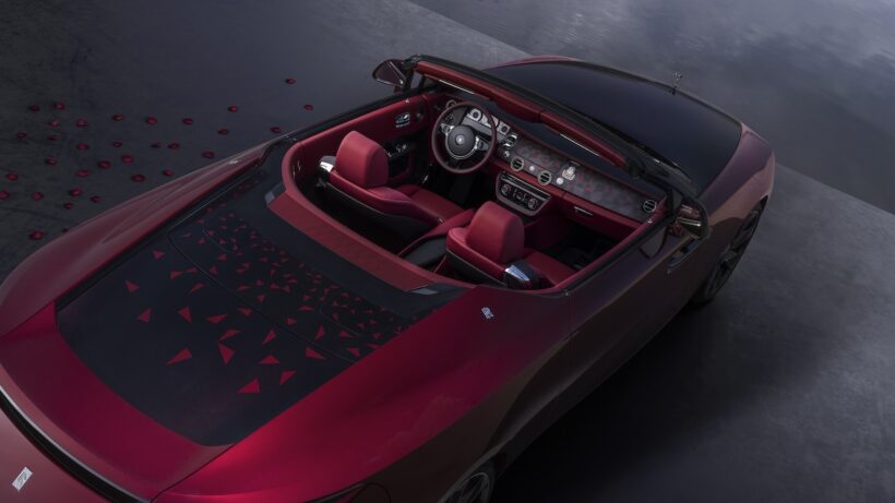 ロールス・ロイスの歴史的なビスポークモデル、「ラ・ローズ ノワール ドロップテイル（2023）」。