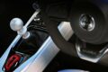 小気味よい操作が可能な6速マニュアルトランスミッション。V6モデルは6速ATも選択できる。