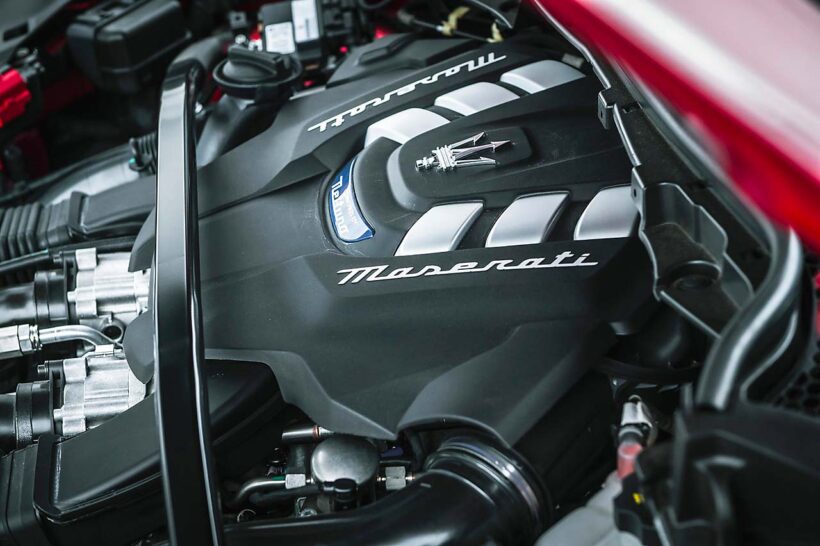 MCプーラやグラントゥーリズモにも積まれる3.0リッターV6ツインターボ「ネットゥーノ」エンジン。その530PS/620Nmというスペックは、490PS/600Nmとなるグラントゥーリズモのベースモデルすら上回る。