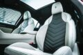 試乗車はトップグレードの「トロフェオ」で、エアサスペンションが標準装備。走行モードは「コンフォート」「GT」「スポーツ」「コルサ」「オフロード」が用意されるが、エアサスは選択されたモードに応じて-15mm～＋30mmの間で車高を自動的に調整する。オーダーメイドプログラム「フォーリセリエ」によって仕立てられたインテリアはイタリア車ならではの艶を感じさせるもの。5人乗車時のラゲッジルーム容量は570リットル。