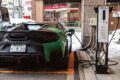 ホテルに充電器があるのを発見。充電したがテメラリオのリチウムイオンバッテリーの電力量は3.8kWh程度。EV走行可能距離は10km程度という。