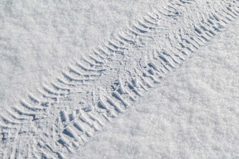 美しい雪原を行くウルスSE。昨晩の積雪から誰も足を踏み入れていない雪上を行くのは、嬉しさと心配が混在するのも事実だ。