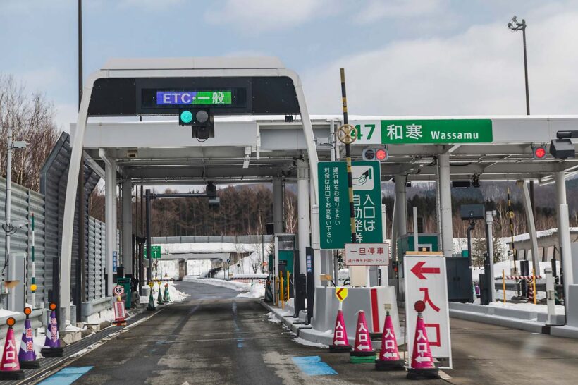 名物のラウンドアバウトのある旭川から美しい雪原を求めて一旦北上する。目指すは士別剣淵。その後、撮影を終えて和寒から今度は南下した。