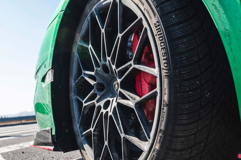 テスト車はブリヂストン・ブリザックLM005という欧州向けウインタータイヤを装着。当然承認タイヤとなる。テメラリオの雪上性能を開花させた。