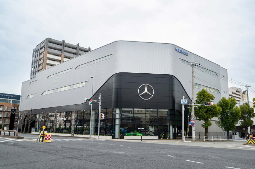 店舗は西日本の大動脈、国道2号線沿いにある。なお、同地は弥生時代の本山遺跡の一角にあり、建て替えにあたっては発掘調査を実施。神戸市では初となる無茎銅鏃（むけいどうぞく、＝矢じり）の発見など、大きな成果があったという。