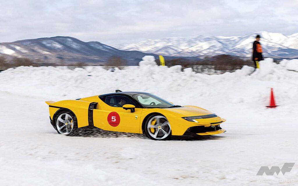 雪の上でフェラーリを走らせる。そんな経験はめったにできない。フェラーリ・ジャパンが顧客向けに開催したスノードライブは、フェラーリの新たな一面を見るいい機会となった。