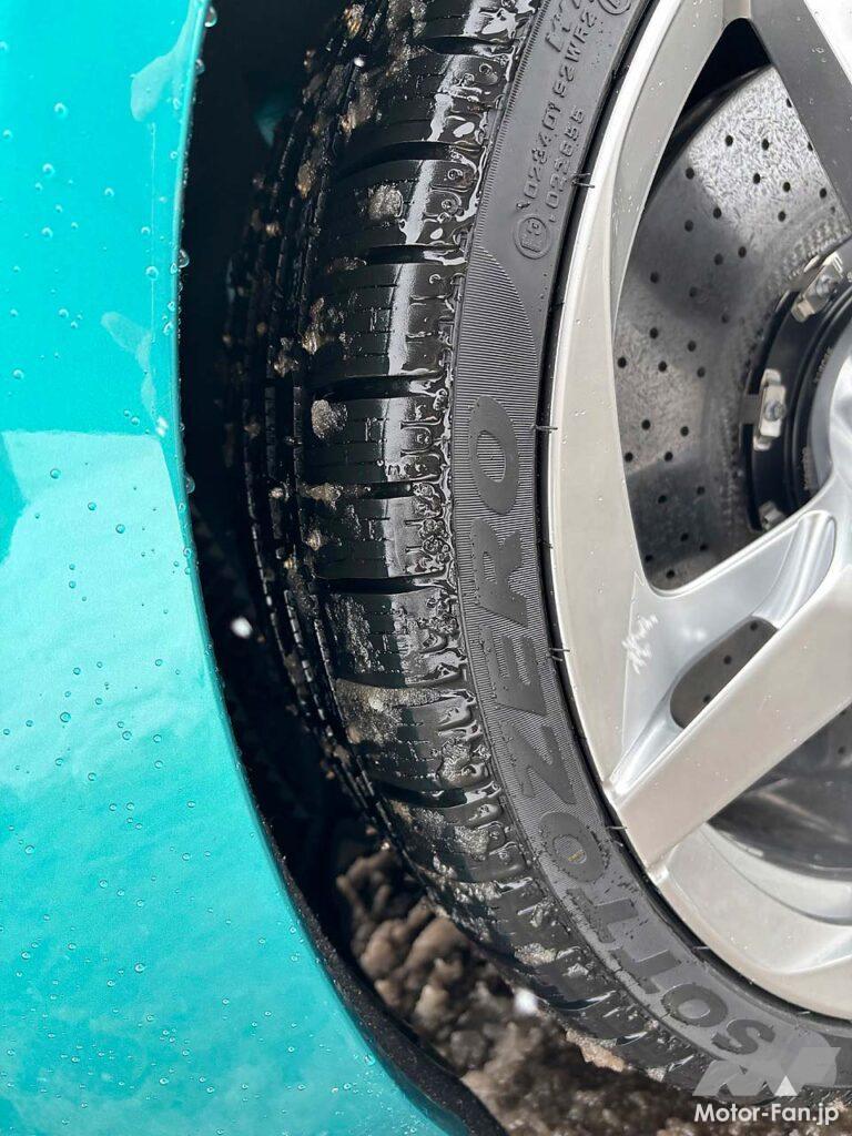 クローズドコースを走行する車両はピレリのスパイクタイヤを装着。個人的にはスパイクタイヤ初体験となった。