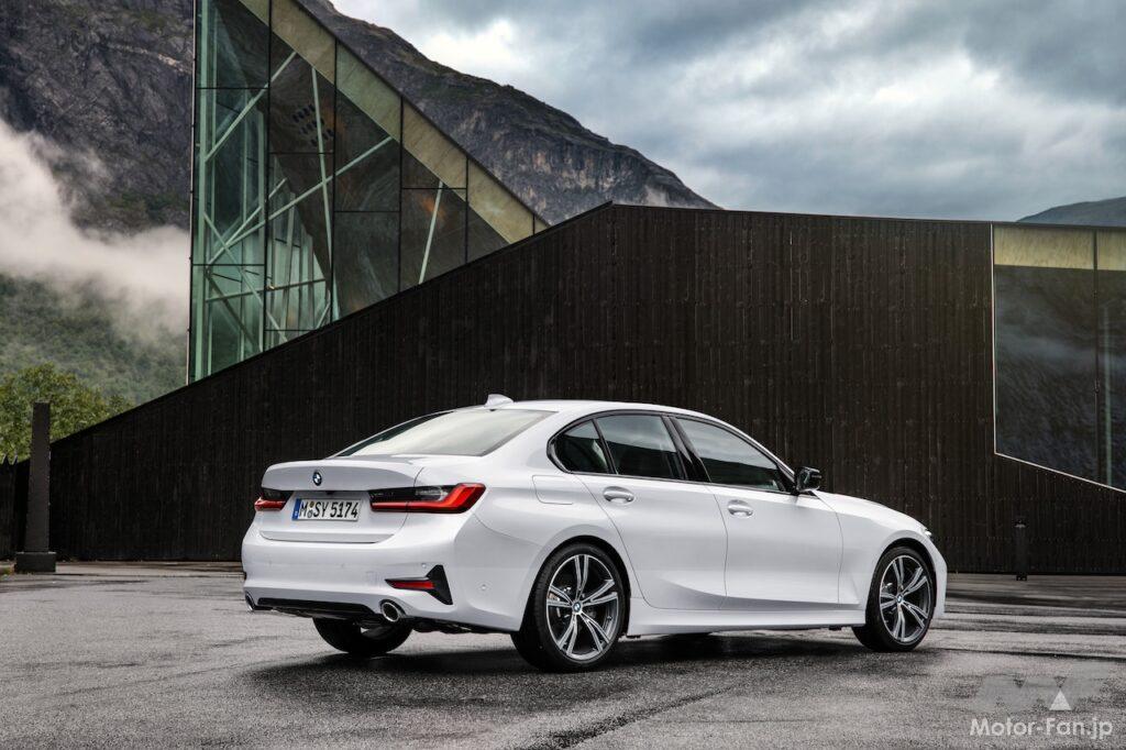 現行型3シリーズのリヤビュー