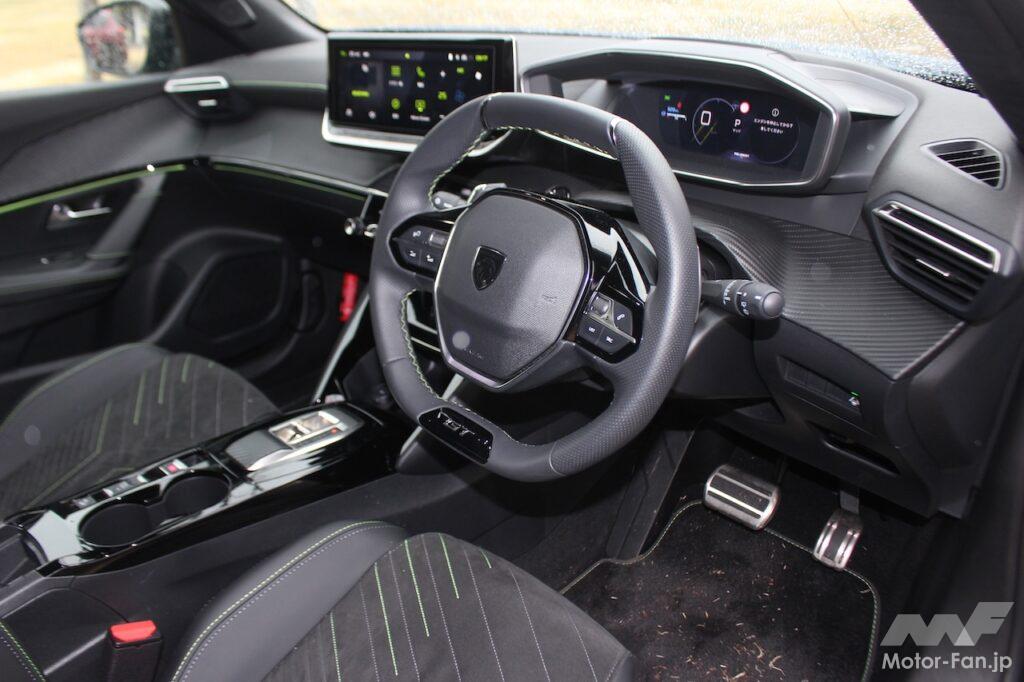 プジョー2008 GT HYBRIDのインパネ