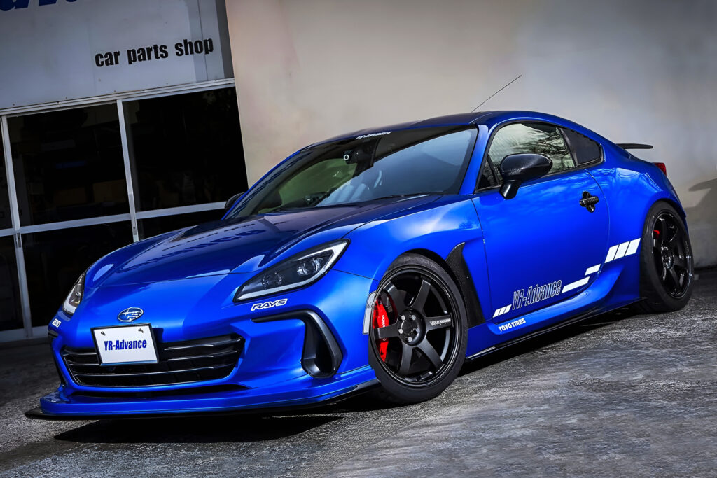 BRZ＆GR86をお手軽ドレスアップ！」簡単装着可能なカーボンパーツが
