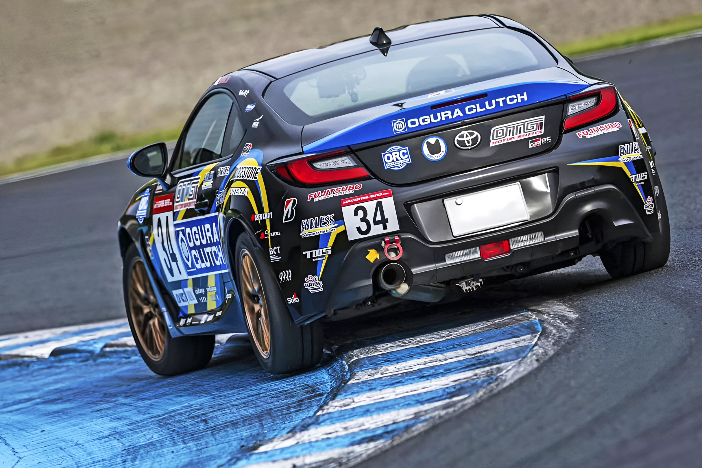 GR86＆BRZレースで装着率ナンバーワン！」勝利を支える最新フジツボ
