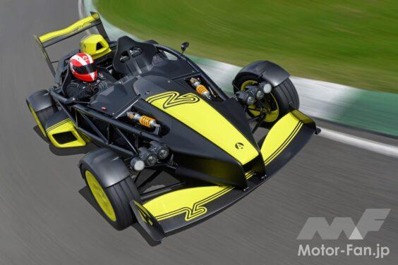 モデル誕生25周年モデル「アリエル アトム 4RR」の走行シーン。