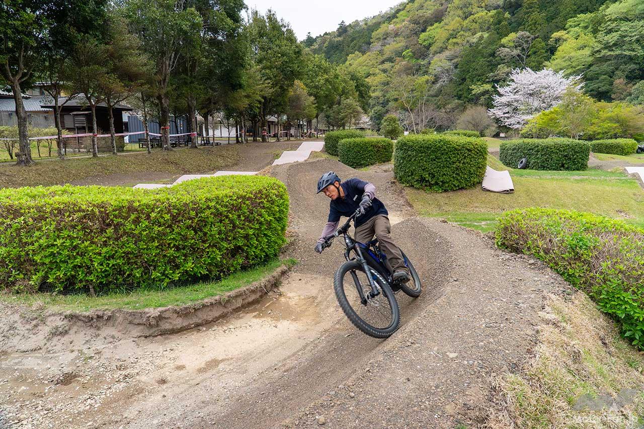 ヤマハが静岡県森町にマウンテンバイクパーク「フォレッチャ」を開設