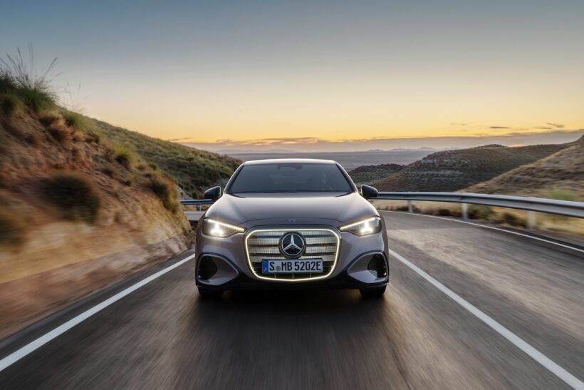 フル電動パワートレインを搭載する新型「メルセデス・ベンツ Cクラス」の走行シーン。