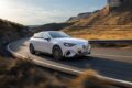 フル電動パワートレインを搭載する新型「メルセデス・ベンツ Cクラス」の走行シーン。