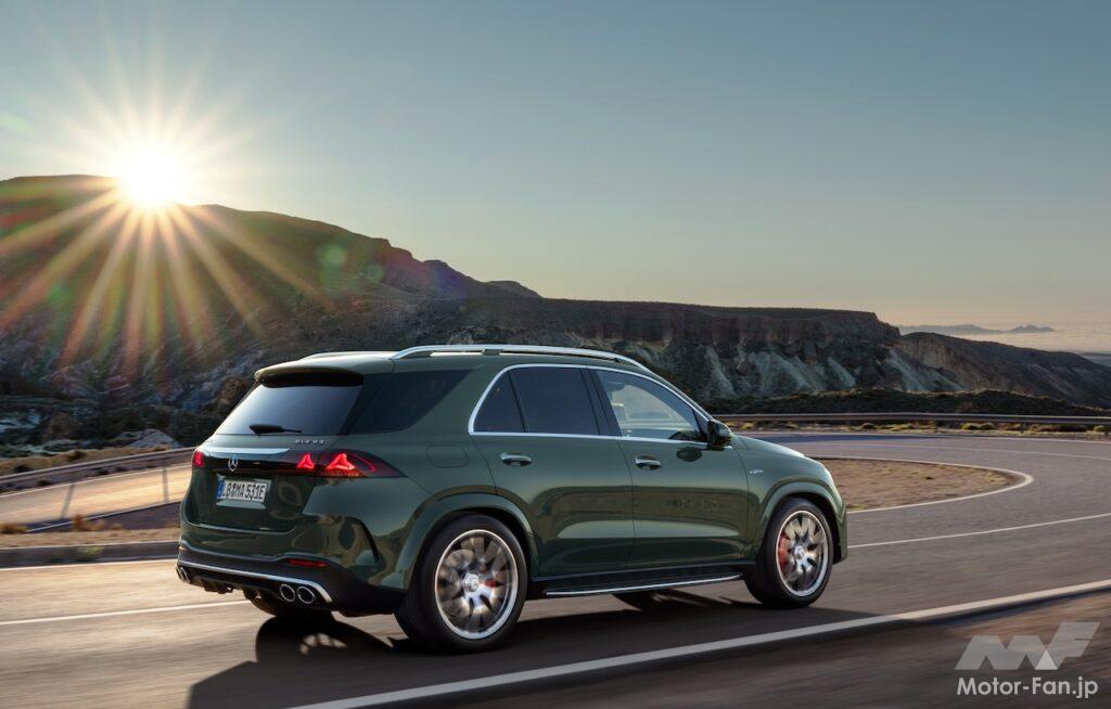 「メルセデス AMG GLE 53 ハイブリッド 4MATIC+」改良新型の走行シーン。