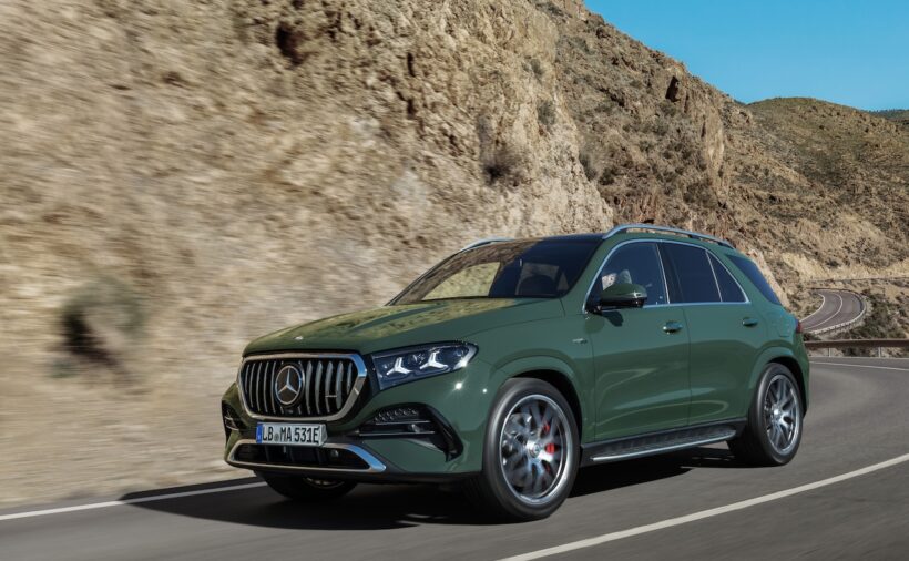 「メルセデス AMG GLE 53 ハイブリッド 4MATIC+」改良新型の走行シーン。