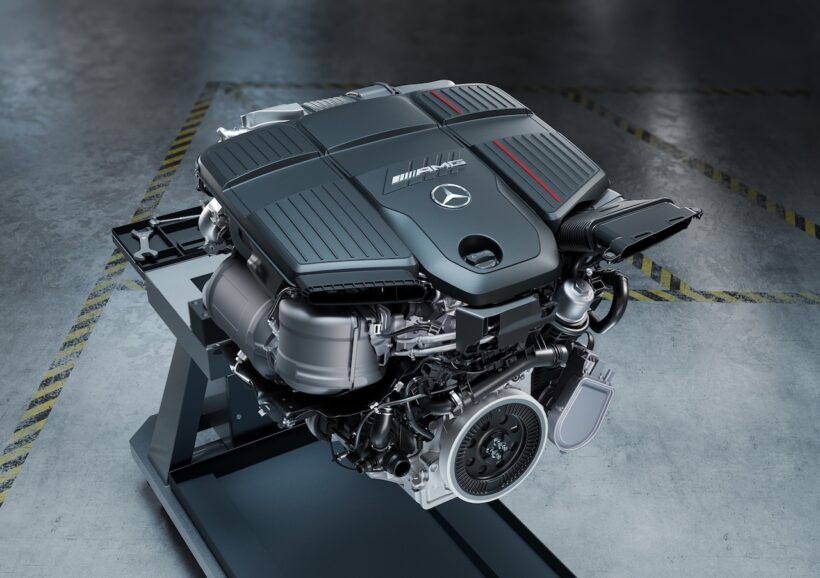 新型「メルセデス AMG GLC 53 4MATIC+」のパワーユニット。
