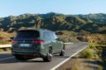 「メルセデス・ベンツ GLS」改良新型の走行シーン。