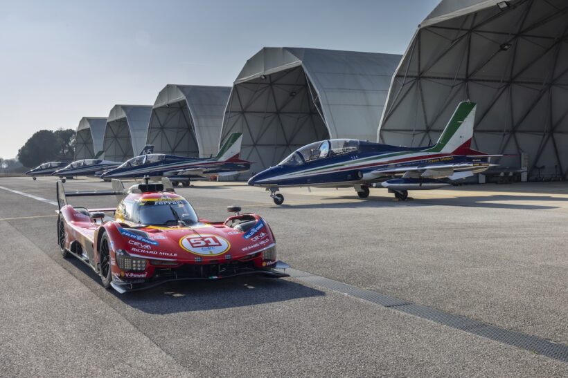 WEC開幕戦「イモラ6時間レース」を前に、フェラーリとイタリア空軍のアクロバットチーム「フレッチェ・トリコローリ」が共演を果たした。