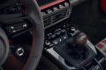 500PSを超えるパワー、ショートレシオ化された6速マニュアルミッションを介して後輪に伝えられる。