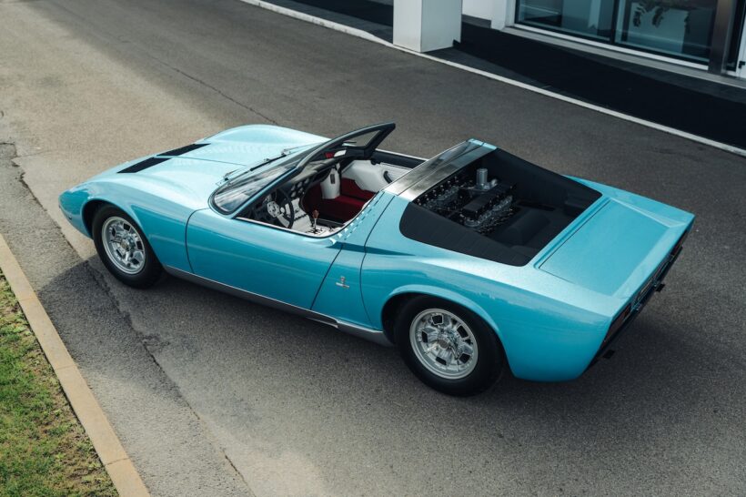 ランボルギーニのV12ロードスターの起源は、1968年にデビューした「ミウラ ロードスター」まで遡ることができる。