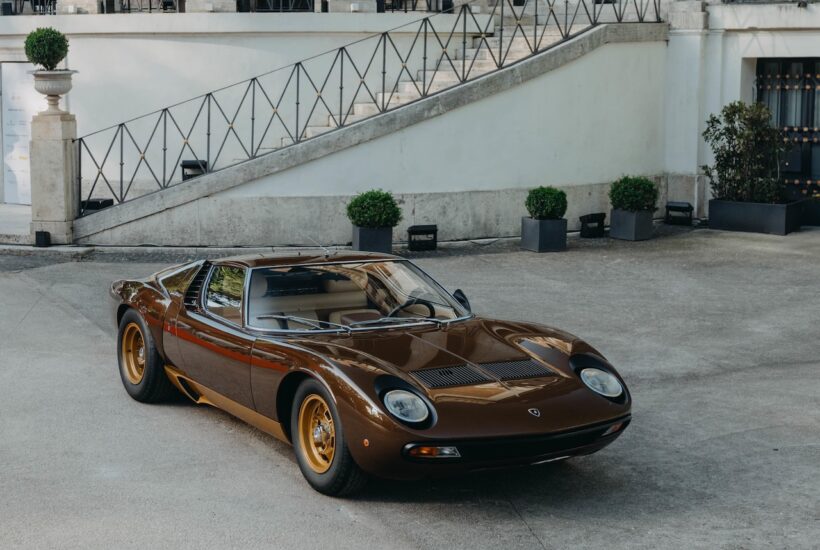 ランボルギーニ初のスーパースポーツ誕生60周年を記念し、ポロストリコがレストア・認証した1972年型「ミウラ SV」を披露した。