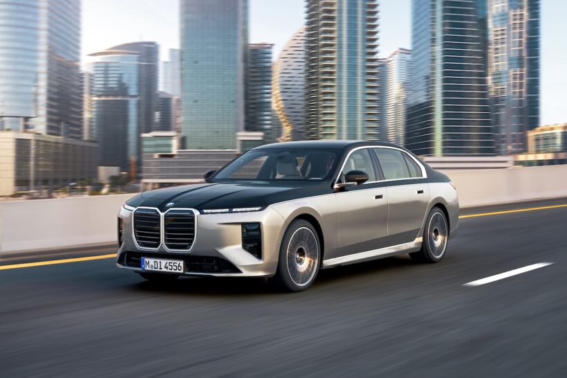 「BMW 7シリーズ」改良新型の走行シーン。